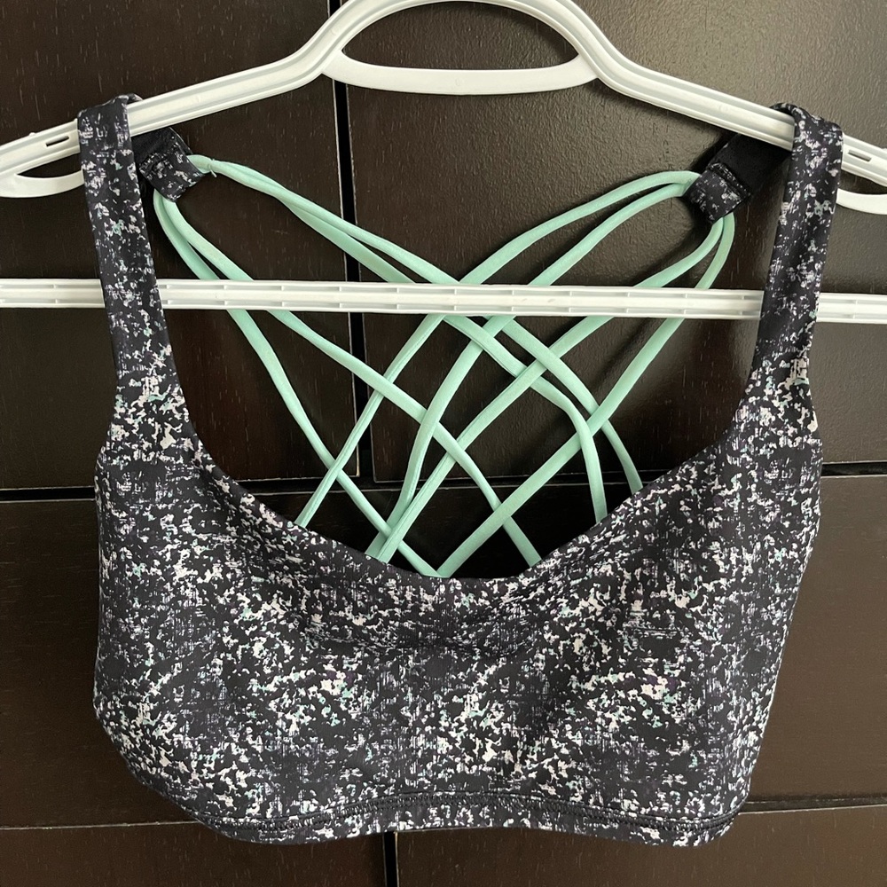 Lululemon sz8 free to be wild bra